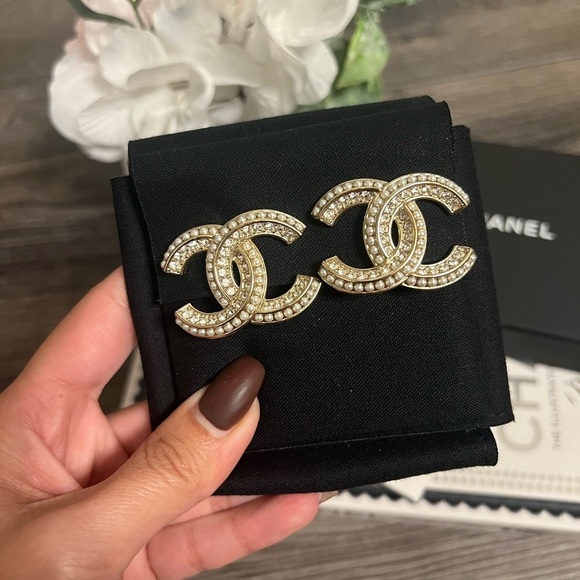 Chanel Statement X-Large Gold Crystal Faux Pearl CC Clip On Earrings - Picture 3 of 11